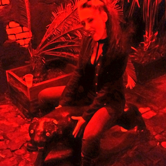 Meet your Posher, Tina - Picture 3 of 8